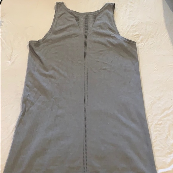 Athleta Tank top! PERFECT CONDITION - Picture 3 of 4